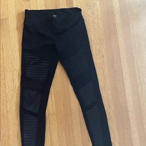 Alo Yoga size medium black leggings